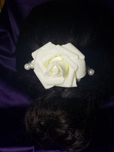 Load image into Gallery viewer, Pearl Floral Hair Combs
