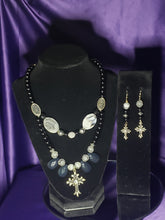 Load image into Gallery viewer, Cross Choker with Earrings
