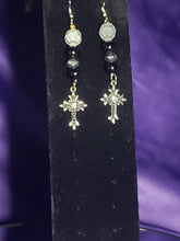 Load image into Gallery viewer, Cross Choker with Earrings
